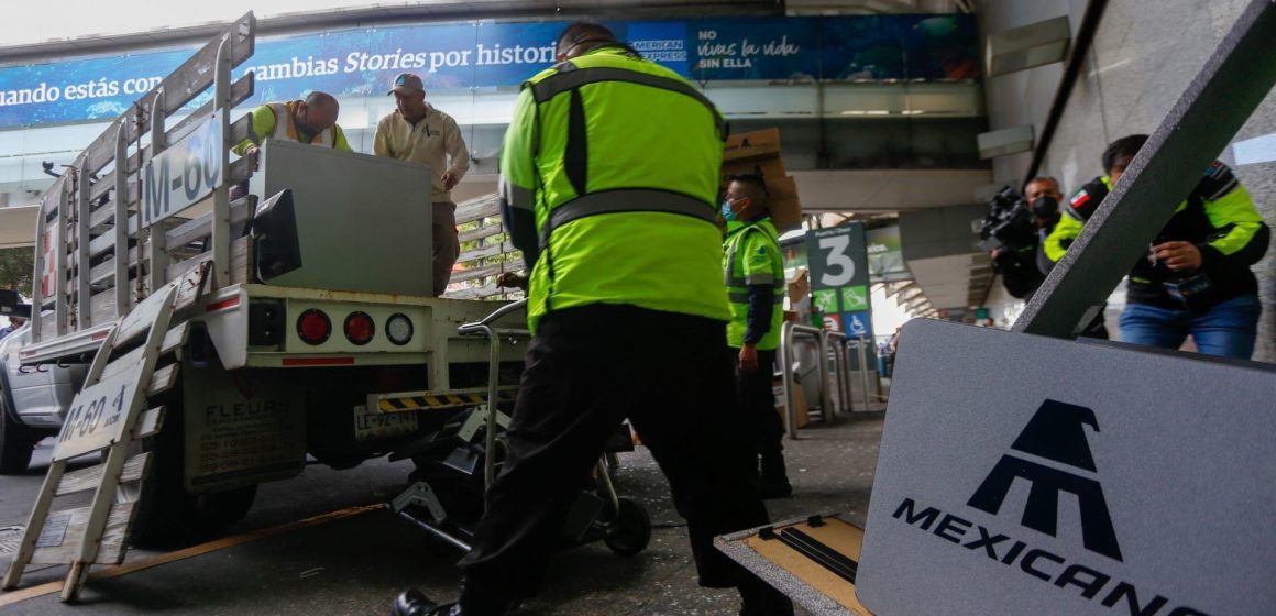 Autoridades desalojan a extrabajadores de Mexicana de Aviación del AICM
