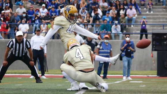 Andrea Martínez hace historia al anotar su primer punto extra en Liga Mayor de Onefa