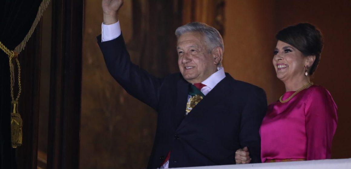 “Muera la corrupción, el clasismo y el racismo” pide AMLO durante el Grito