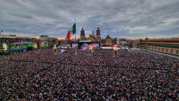 Grupo Firme rompe récord de asistencia con 280 mil personas en el Zócalo