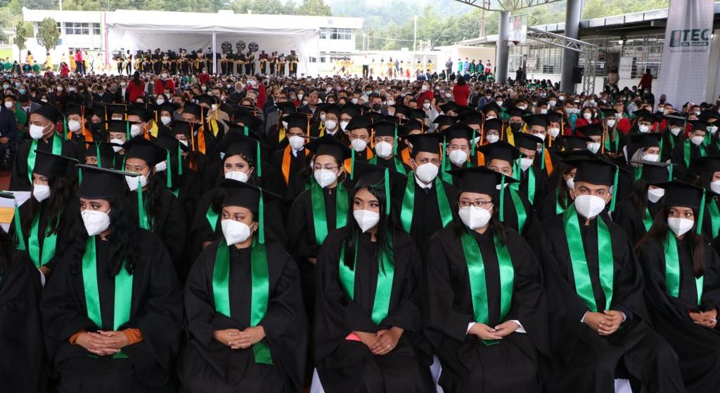 Con graduación de 407 estudiantes de Teziutlán, SEP fortalece el desarrollo regional