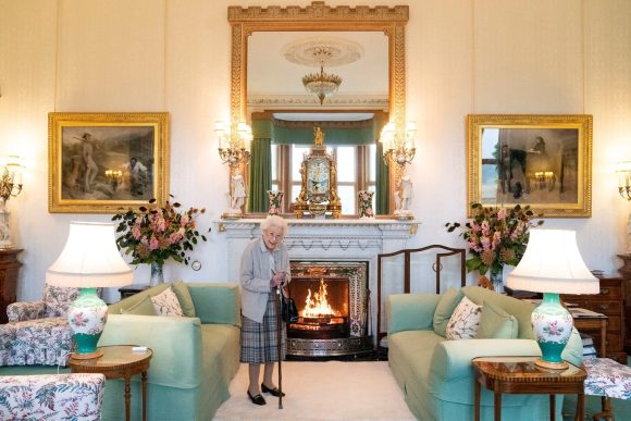 Preocupa la salud de la Reina Isabel II