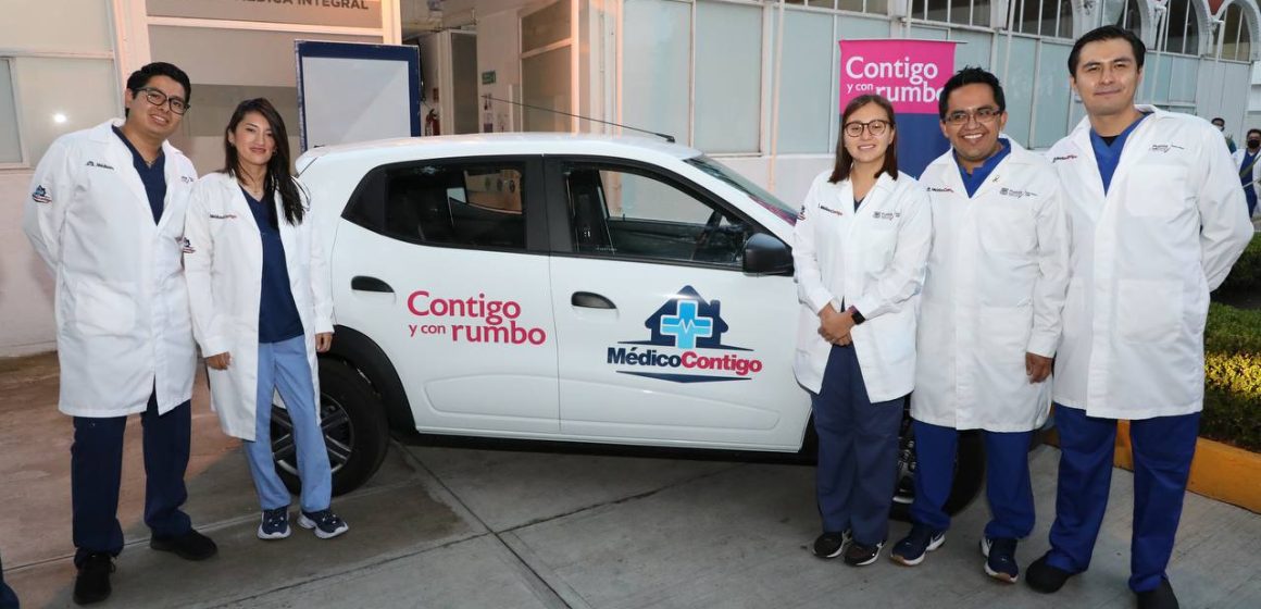 Empresarios donan vehículo para apoyar el programa Médico Contigo