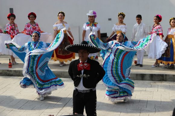 Parque Biblioteca (1) Ayuntamiento de Puebla llena de colores patrios el Parque Biblioteca