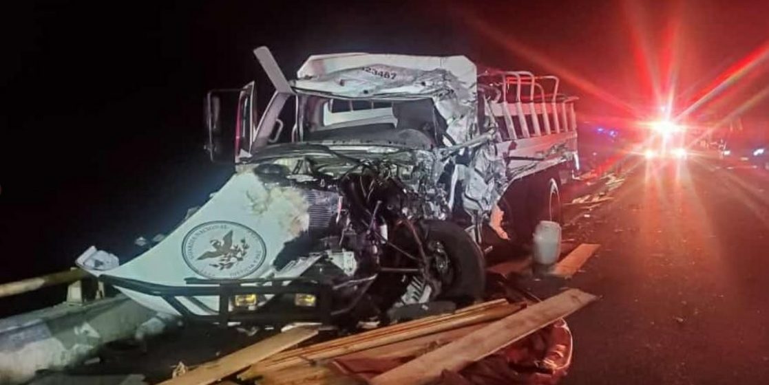 Accidente en carretera Oaxaca deja 50 heridos de GN y una persona fallecida