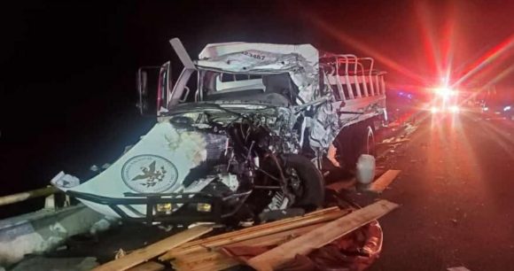 Accidente en carretera Oaxaca deja 50 heridos de GN y una persona fallecida