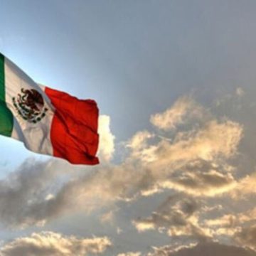 Murió al caer de su azotea cuando colocaba la bandera de México