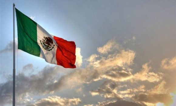 Murió al caer de su azotea cuando colocaba la bandera de México