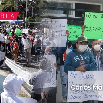 Transportistas exigen aumento a la tarifa del pasaje en Puebla; se manifestaron este lunes
