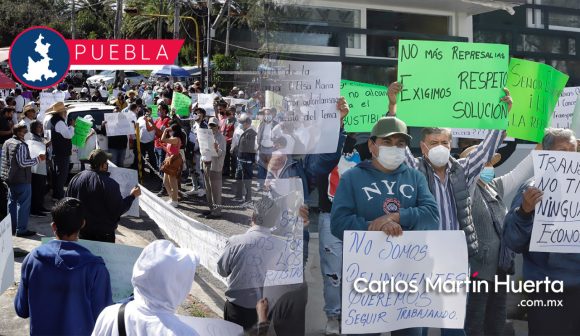 Transportistas exigen aumento a la tarifa del pasaje en Puebla; se manifestaron este lunes