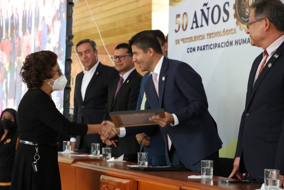 Rivera Pérez se compromete a relaminar la avenida del Tecnológico