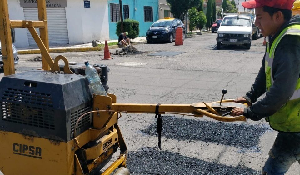 Continúa bacheo en la capital; han tapado 766 en seis días