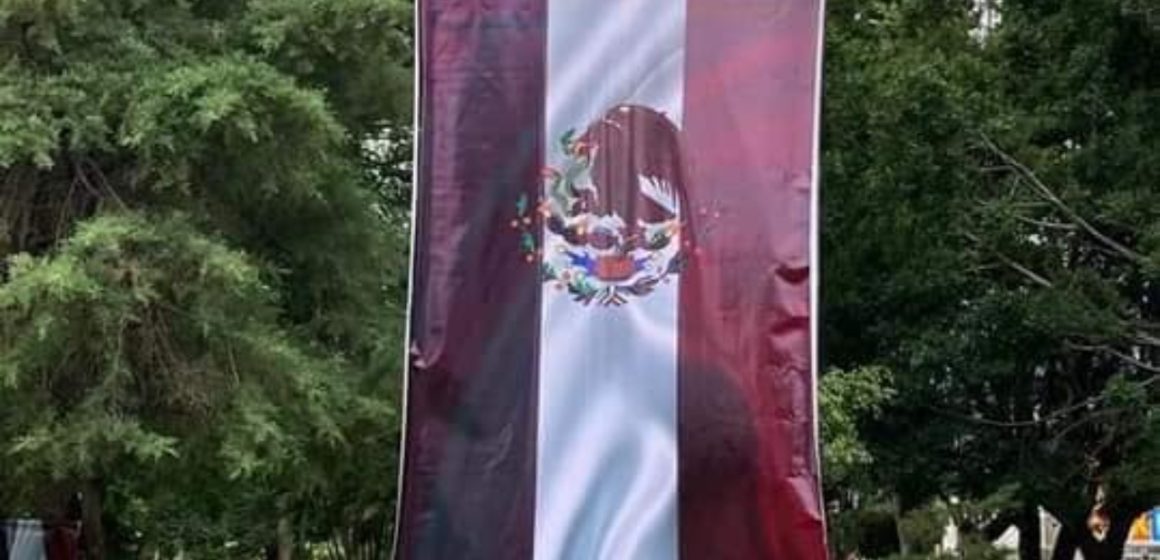Cambian en Nayarit los colores de la Bandera de México por los de Morena