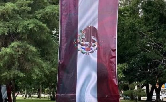 Cambian en Nayarit los colores de la Bandera de México por los de Morena