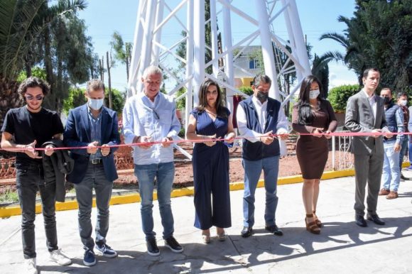 Norma Layón entrega rehabilitación del tanque elevado de agua en San Baltazar Temaxcalac
