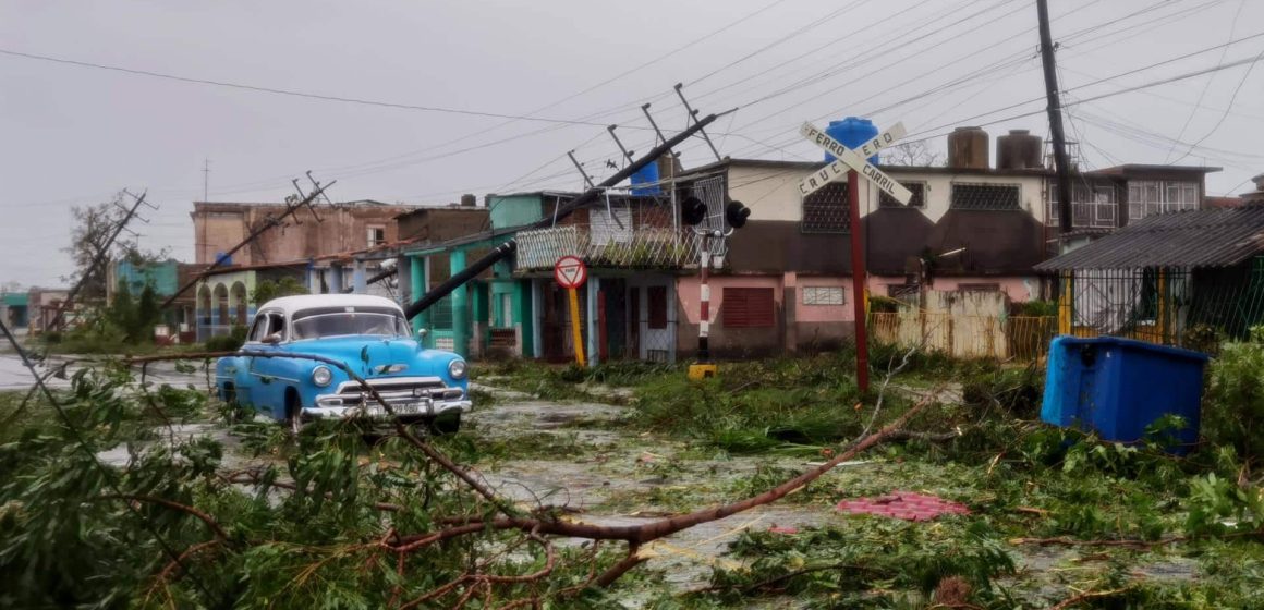 Huracán “Ian” deja sin electricidad y con inundaciones a Cuba