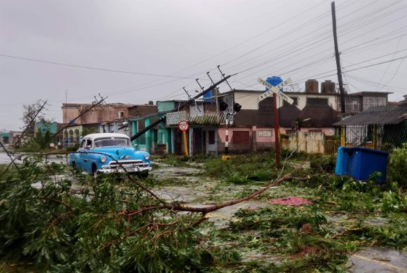 Huracán “Ian” deja sin electricidad y con inundaciones a Cuba