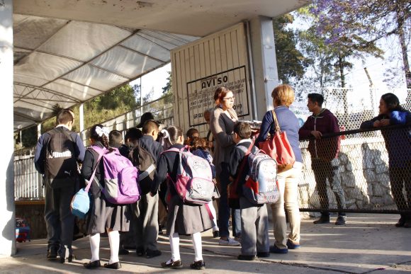 Ordena jueza federal reestablecer Escuelas de Tiempo Completo
