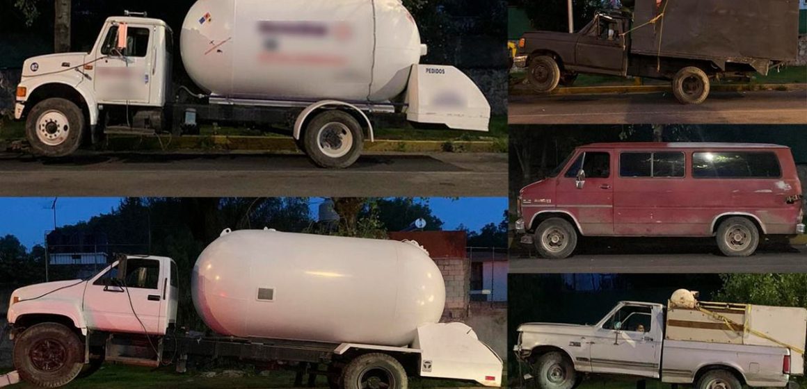 Aseguran cinco vehículos que trasladaban huachigas en Puebla