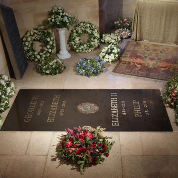 Develan imagen de la tumba de la reina Isabel II