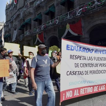 “Queremos trabajar, queremos trabajar”, exigen voceadores al alcalde Eduardo Rivera