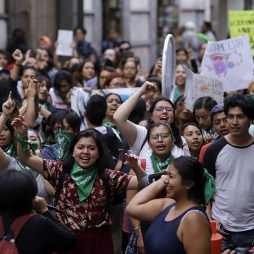 Mujeres no deben ser criminalizadas por realizar pintas durante protestas