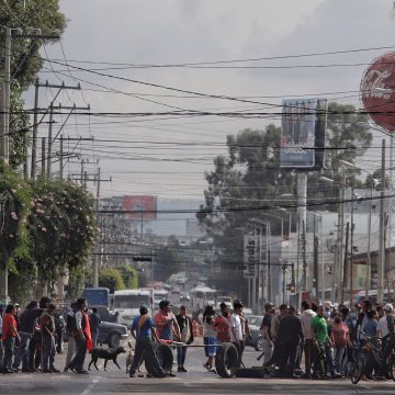 Frustran a golpes operativo de la SSC en los mercados Hidalgo y Unión