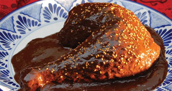 Presidió Sergio Salomón séptima edición de la comida en honor al mole poblano