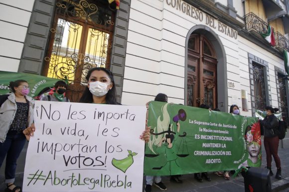 Colectivos exigen al Congreso no retrasar la despenalización del aborto