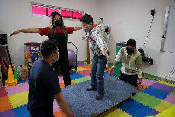 Ofrece SEDIF terapias de neuropsicología para menores