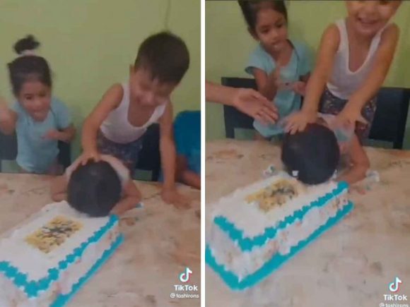 Niño empuja en cuatro ocasiones al cumpleañero en el pastel sin importar su llanto