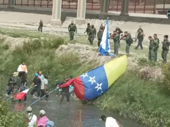Patrulla Fronteriza estadounidense dispara balas de goma a venezolanos en Río Bravo