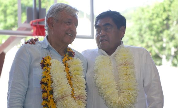 AMLO y Barbosa cumplirán con pago a maestros