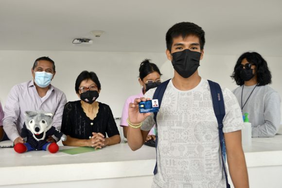 Supervisa Rectora Lilia Cedillo Ramírez entrega de credenciales