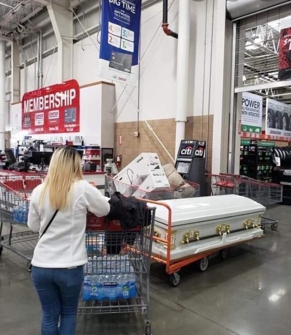 ¿Se puede comprar ataúdes en la tienda Costco?