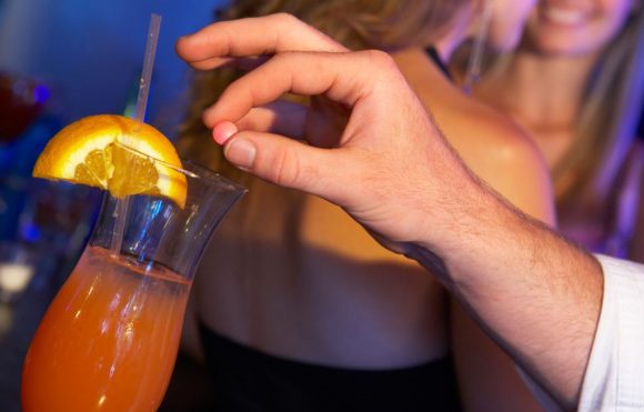 Bernat-Tiffon-Psicologo-Forense-Criminal-Barcelona-Sumisión-Química-1024x655 Plantean 3 años de cárcel por el delito de “sumisión química”