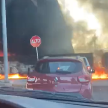 Tren choca con pipa que intentó ganarle el paso en Aguascalientes