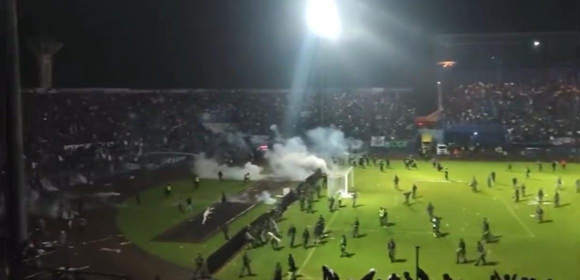 Disminuye cifra de muertos tras tragedia en estadio de Indonesia