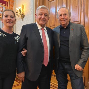 AMLO recibe a Joan Manuel Serrat en Palacio Nacional