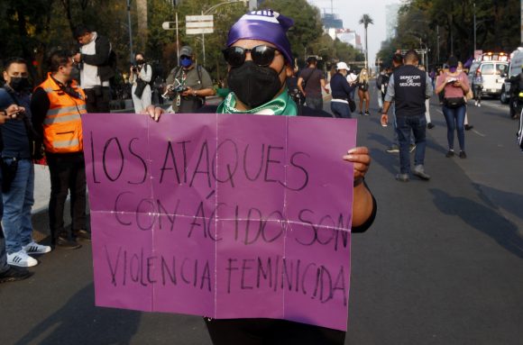 Congreso propone hasta 66 años de cárcel para castigar “los ataques ácidos”