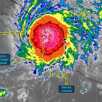 Huracán Roslyn categoría 3, tocó tierra en Nayarit
