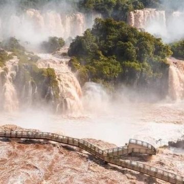 Cierran acceso a las Cataratas del Iguazú por sorprendente crecida de ríos