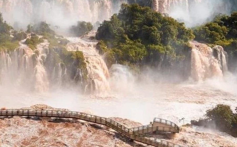 Cierran acceso a las Cataratas del Iguazú por sorprendente crecida de ríos