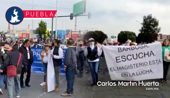 Maestros del SNTE 51 protestan por falta de pago