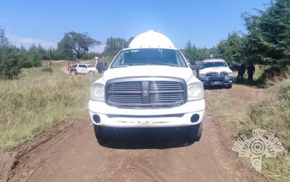 Policía Estatal asegura dos pipas con gas LP en Tlahuapan