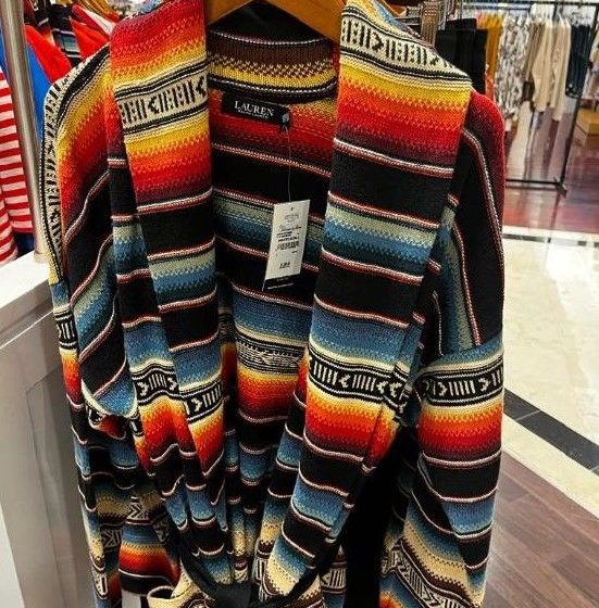 Ralph Lauren se disculpa por exhibición de diseño textil mexicano