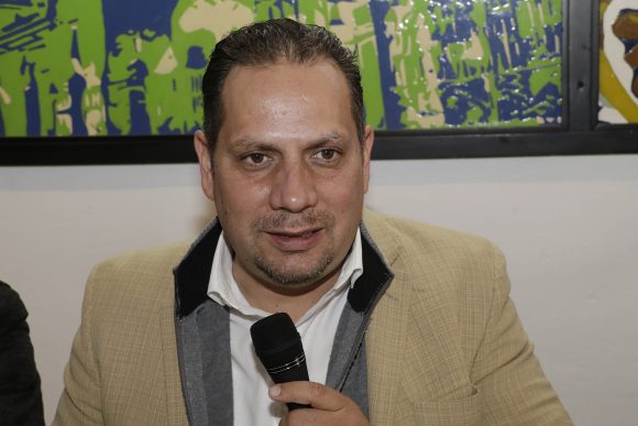 Rivera Pérez, debe desistir en su intención de cobrar el Derecho de Alumbrado Público