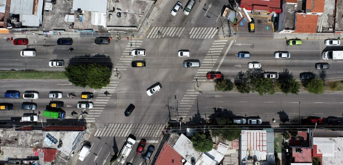 Ayuntamiento de Puebla da mantenimiento a semáforos y alumbrado en bulevar Municipio Libre
