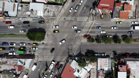 Ayuntamiento de Puebla da mantenimiento a semáforos y alumbrado en bulevar Municipio Libre