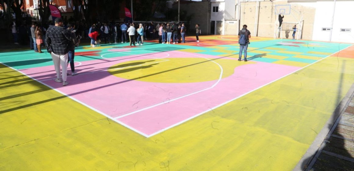 Ayuntamiento y privados remodelan cancha en U.H. Mateo del Regil